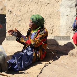 demo-attachment-291-ask-for-alms-1742502_1920@2x